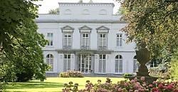 Denis Geers wil het kasteel Rooselaer af en toe openstellen voor het publiek.Frederiek Vande Velde