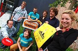 De werkgroep van Summerscreen met Simon Verschelde, Ellen Loncke (zittend) en Stijn Van Dierdonck, Kenneth Vantomme, Emma Delbeke, Kasper Devroe en Kim Walgraeve staan te popelen voor de eerste editie.<br> Patrick Holderbeke<br>