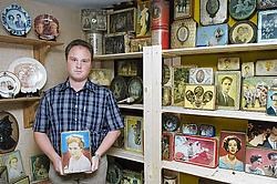 Klaas De Meulenaere verzamelt alles over het koningshuis. Stefaan Beel