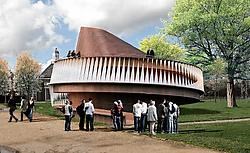 Het zomerpaviljoen van Olafur Eliasson bij de Serpentine Gallery in Londen. rr<br>
