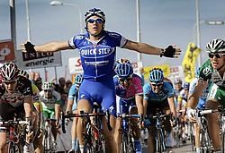 'Op vijf kilometer van de streep zat ik nog in honderdste positie', aldus Wouter Weylandt. photo news<br>