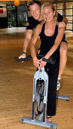 Inge en Tim willen de eerste verjaardag <br>van hun fitnesscentrum vieren ten voordele van het goede doel. Lily Leys<br>