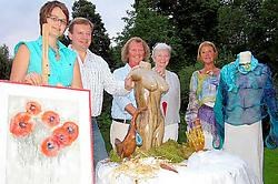 Luc Vanmaldeghem en de kunstenraars van zijdeatelier Tinore fleuren de kermis op.<br>Koen Merens
