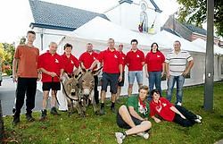 Marc De Smet en het feestcomité willen de dorpelingen dichter bij elkaar brengen.vacas