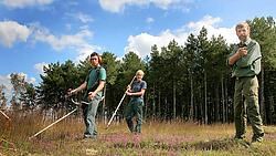 Maar het mag dan veel inspanning vergen om de heide in stand te houden, Karel Molenberghs beschouwt zijn taak als een voorrecht. koen fasseur<br>