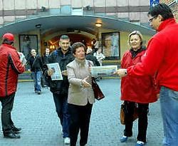 Het ABVV vroeg gisteren op de Hopmarkt aandacht voor de rechten van de uitzendkrachten. Carol Verstraete<br>