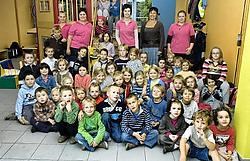De kinderen van kinderopvang Okido trekken zich niet veel aan van het tumult. Stefaan Beel.<br>