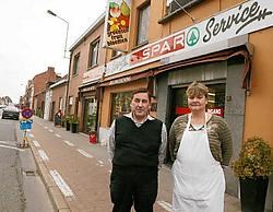 Carlos Wille geeft overneemster Sandra Genetello goede raad: 'Je moet met iedereen een praatje kunnen maken.' Vacas