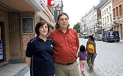 Anja De Wit en Kris Trovisi zijn net als hun collega's tevreden over het verloop van de werkzaamheden, maar niet over het resultaat. Eddy Van Ranst<br>