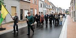 De vernieuwde straat werd door de bewoners ingewandeld.<br> Hendrik De Rycke