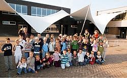 Drie jaar nadat een brand de oude gebouwen in de as legde, heeft basisschool Sint-Jozef een nieuwe vleugel met een opmerkelijke overdekte speelplaats geopend. Vacas