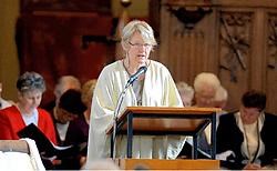 Griet Van Coilie leidt nu als vrouwelijke pastor twee parochies.Yvan De Saedeleer