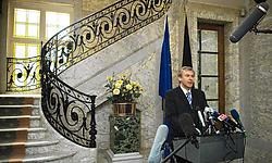 17 augustus: Yves Leterme verklaart in de hal van Hertoginnedal dat hij zijn formatieopdracht teruggeeft aan de koning.Bart Dewaele