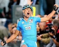 'Ik zal mijn afbrekers nog een jaar op de zenuwen werken', klonk het bij Bettini na zijn tweede wereldtitel op rij. epa<br>