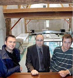 Schepen Wim Van Den Neste, jeugdwerker Ruud Savenberg en Meent-programmator Johan Van Lier Willen van Moesjebaas weer een bruisend jeugdhuis maken.Yvan De Saedeleer