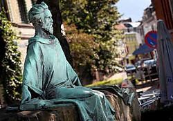 Dankzij het pas voorgestelde boek van prof-emeritus Jozef Janssens wordt van Veldeke eindelijk een man van vlees en bloed. Yorick Jansens<br>