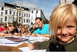 Tanguy Ottomer (26) leert kinderen striptekenen op verschillende locaties in Antwerpen. Koen Fasseur<br>