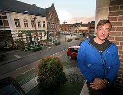 De Neerpeltse oogarts Luc Maes kwam zijn plannen aan het gemeentebestuur uit de doeken doen.<br>Mine Dalemans<br>