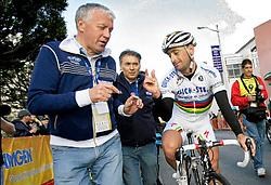 'Tom Boonen met Paolo Bettini vergelijken heeft geen zin. Ik hoop alleen dat bij de 33-jarige Boonen de zegehonger even groot is,' zegt Patrick Lefevere (l.). photo news<br>