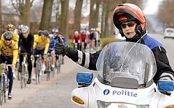 De politie begeleidt een wielerwedstrijd: de manuren worden gefactureerd<br> aan de opdrachtgevende gemeente.<br>David Stockman<br>