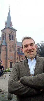 De 38-jarige Wim Selderslaghs is de jongste pastoor van onze regio en toch staat hij vandaag al aan het hoofd van het grote dekenaat Kempen. Lily Leys<br>