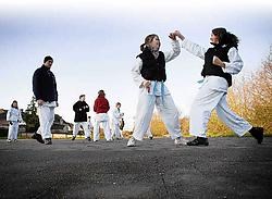 Karateclub Shotokan traint vaak buiten in Messelbroek bij gebrek aan zaal.Jef Collaer<br>