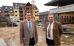 Voorzitter Luc Vannieuwen-<br>huyze en directeur Marc Lattré van de Tieltse Bouwmaat-<br>schappij zien <br>de vraag naar sociale woningen alsmaar toenemen. Stefaan Beel