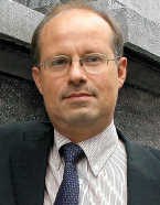 Parlementslid Paul Delva vreest voor de autonomie van de vrijwilligers in de gemeenschapscentra.Herman Ricour