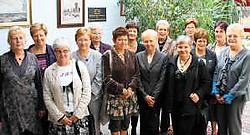 Voorzitter Mieke Tilley (links)en medewerkers vieren driekwart eeuw Kind en Preventie. Emiel Vermeir<br>