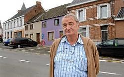 'Hier op de Plaats stonden vroeger vele cafés', zegt Raymond Soudan. <br>Yvan De Saedeleer