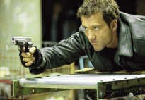 Clive Owen: schiet! schiet! schiet! jd<br>