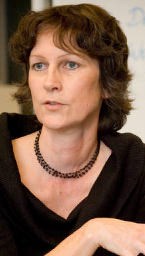 Karin Massin maakt kunstenaars warm om naar buiten te treden.<br>Jef Collaer<br>
