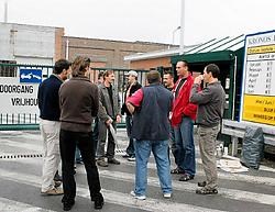 De stakers gaan niet akkoord met de dreigementen in het pamflet, maar 'dat is toch nog geen reden om iemand te ontslaan'. <br>gia