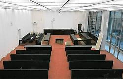De zaal werd 'afgekeurd' voor assisenzaken, maar komt straks wellicht heel goed van pas om chaotische toestanden te voorkomen bij een correctionele zaak. fvv