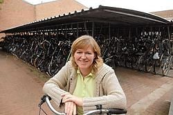 Ariane Duthoo van de Brugse fietsendienst hoopt dat mensen meer moeite zullen doen om hun gestolen fiets <br>te vinden. <br>Michel Vanneuville