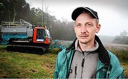 Ploegbaas Corry Goossens ondervond dat de besturing van de machine wel wat ervaring vereist. Johan Eyckens<br>