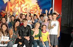 De leerlingen van de gemeentelijke basisschool Marolle doken samen met presentatrice Ellen Dufour in de geïmproviseerde discostudio. Guy Van Den Bossche