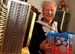De accordeon speelt een belangrijke rol in het leven van Regis Vitse. Patrick Holderbeke