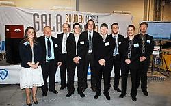 Kelly Decloedt, Eric Vandezande, Bernard Deceuninck, Rik Vandroemme, Dries Brabant, Jan Vandroemme, Stijn Van Colen, Bart Devoldere en Stijn Tyvaert. Het zijn de JCI-bestuursleden met genomineerde bedrijfsleiders. Isabelle Vanhassel<br>