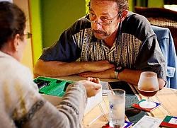 Psychiatrische patiënten zijn welkom bij Zigzag. Ze krijgen er een duwtje in de rug om hun sociale leven op te krikken. Wouter Van Vooren<br>