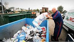 De containerparken namen hun voorzorgen, ook al is de staking maandag wellicht voorbij. Mine Dalemans<br>
