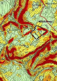Op de detailkaart – met zwart omlijnd de plek waar het stort komt – geven rode zones aan waar er groot risico is op grondverschuivingen en gele zones waar het risico matig is. Geoloog Jean Poesen laat duidelijk zien dat het geplande stort in een risicozon