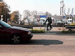 De Kennedylaan oversteken aan Slotendries is levensgevaarlijk, maar dat 'zwart punt' moet in 2009 uit de wereld geholpen zijn. gia