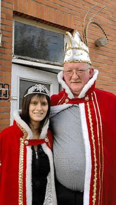 Vader Peter Vandooren en dochter Sabrina zijn prins Jules Cesar en Roosje Cleopatra van Brugge. Michel Vanneuville<br>