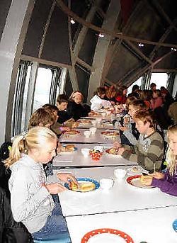 Ontbijten in het Atomium was een fantastische ervaring voor de kinderen.Yvan De Saedeleer