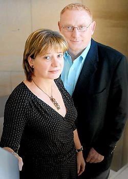 'Zeggen dat je een minimale dienstverlening kan invoeren, is de mensen zand in de ogen strooien', zeggen ACOD-voorzitter Karel Stessens (rechts) en algemeen secretaris Chris Reniers. Ivan Put<br>