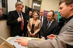 Demotte met gouverneur Stevaert in de universiteit van Hasselt.Mine Dalemans