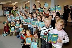 De kinderen van het eerste en tweede leerjaar van gemeenteschool De Oogappel kunnen hun indrukken voortaan kwijt in een cultuurzakboekje. Paul De Malsche