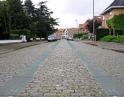 De Joe Englishstraat zoals die er zou uitzien met een betonnen fietsersstrook.rr