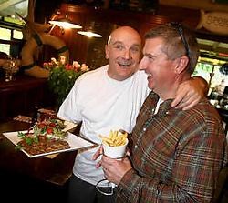 Johan Cox, zaakvoerder van het Spork Foodcafé en zijn broer, kok Paul Cox. Yorick Jansens<br>